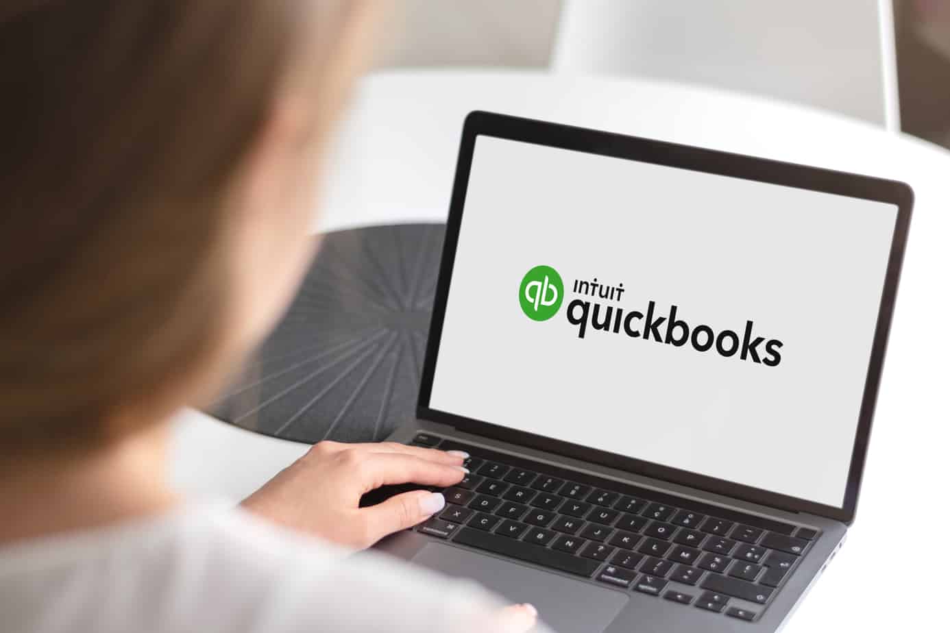 QuickBooks Online vs. QuickBooks Desktop – Which is Better 2026?