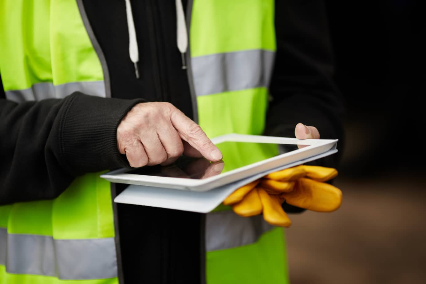 construction worker using digital tablet 26473215 construction worker using digital tablet 26473215