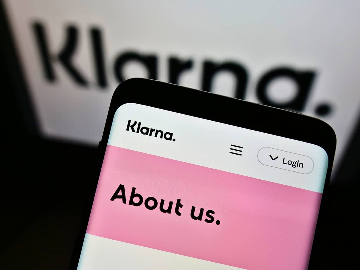 mobile phone with webpage of swedish financial services provider klarna bank ab on screen in front of logo 223637337 1 Klarna one time card