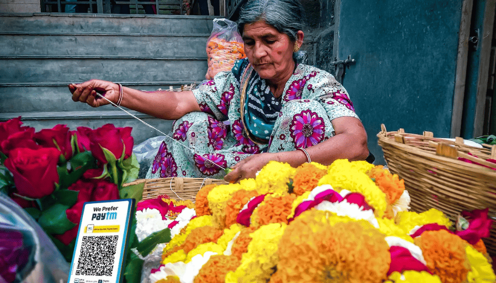 flower seller in india using UPI poor flower seller in India using UPI for payment