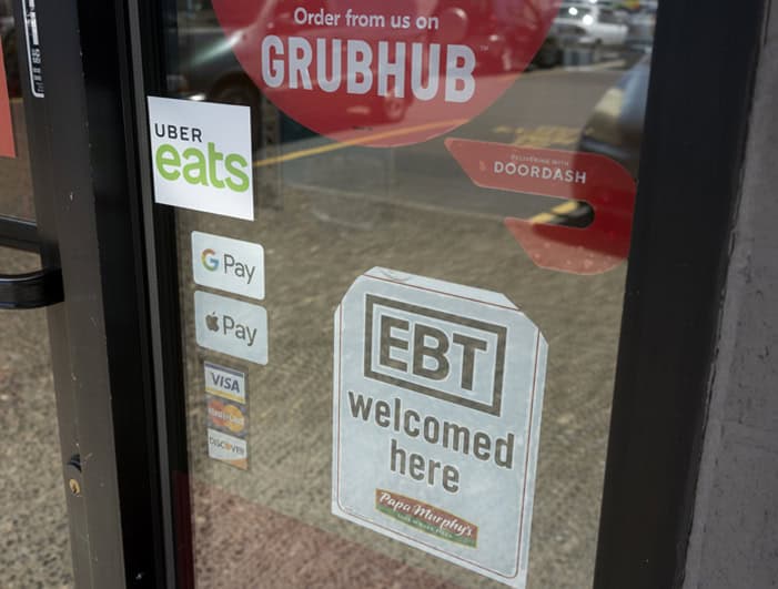 Contactless payment options at popular food delivery services.