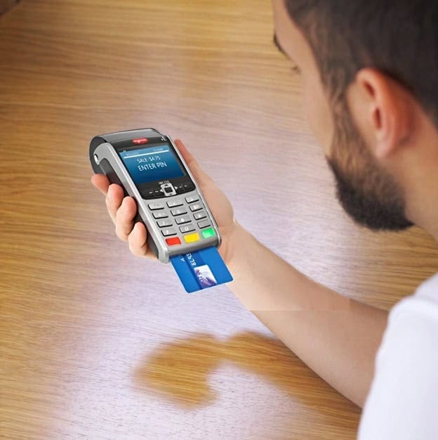 Contactless payment terminal with credit card and POS system for secure transactions.
